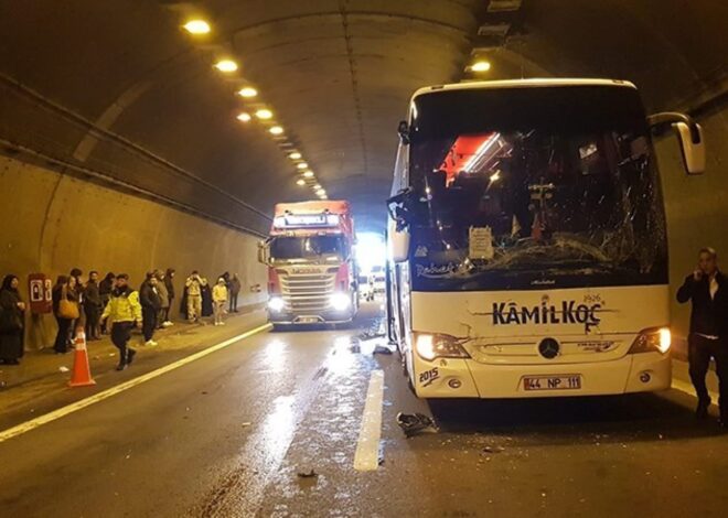 TEM’de iki yolcu otobüsü ve TIR birbirine girdi: 14 yaralı